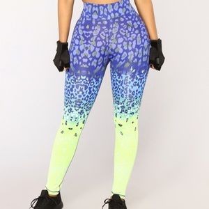 💐HOST PICK💐 Ombré Animal Print Workout Leggings
